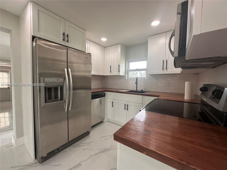 На продажу: $299,000 (2 спален, 2 ванн, 0 Квадратных фут)