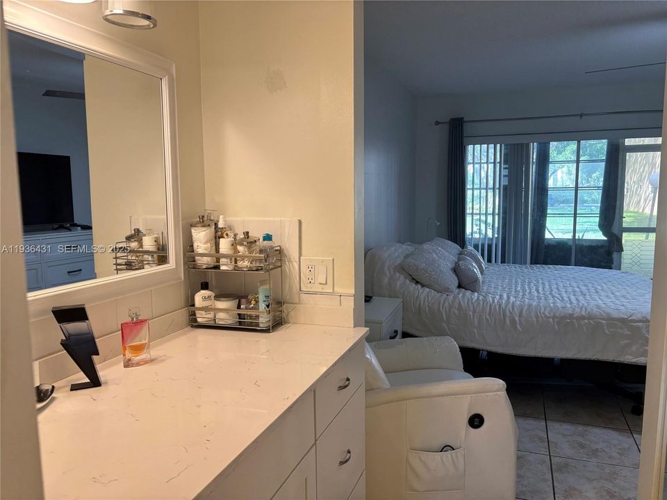 Powder Room/ Closet area