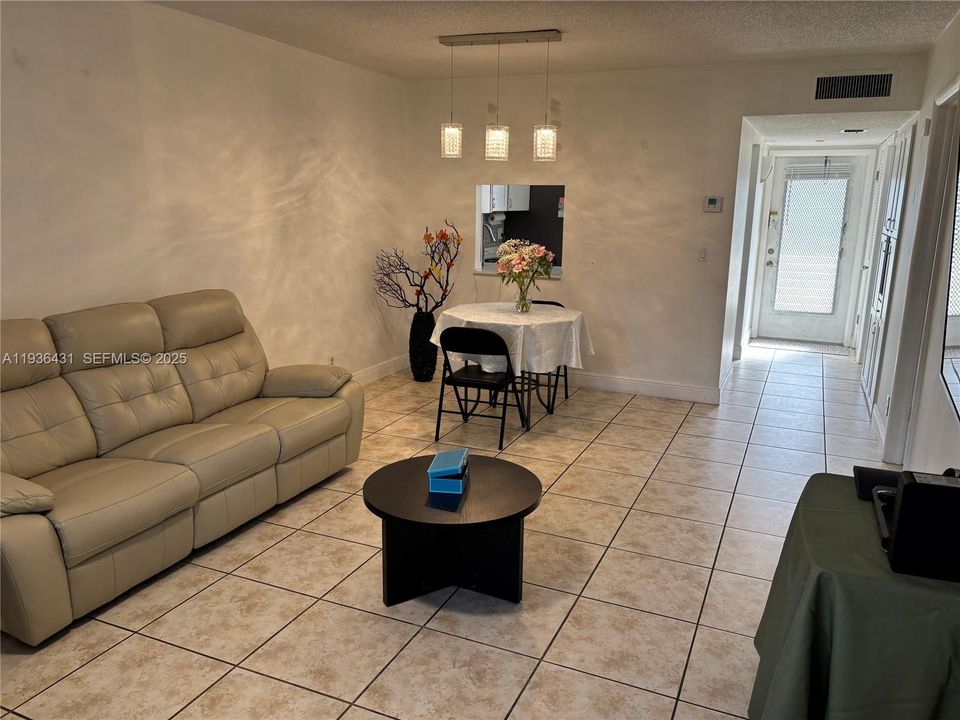 En Renta: $1,500 (1 camas, 1 baños, 730 Pies cuadrados)