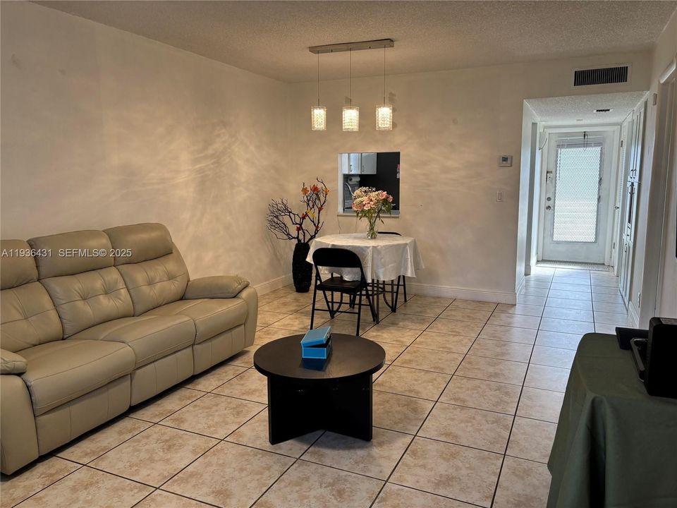 En Renta: $1,500 (1 camas, 1 baños, 730 Pies cuadrados)