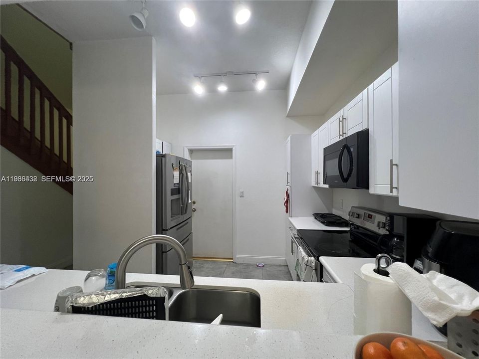 For Sale: $476,000 (2 beds, 2 baths, 1352 Square Feet)