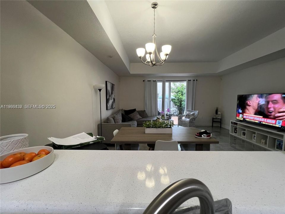 For Sale: $476,000 (2 beds, 2 baths, 1352 Square Feet)