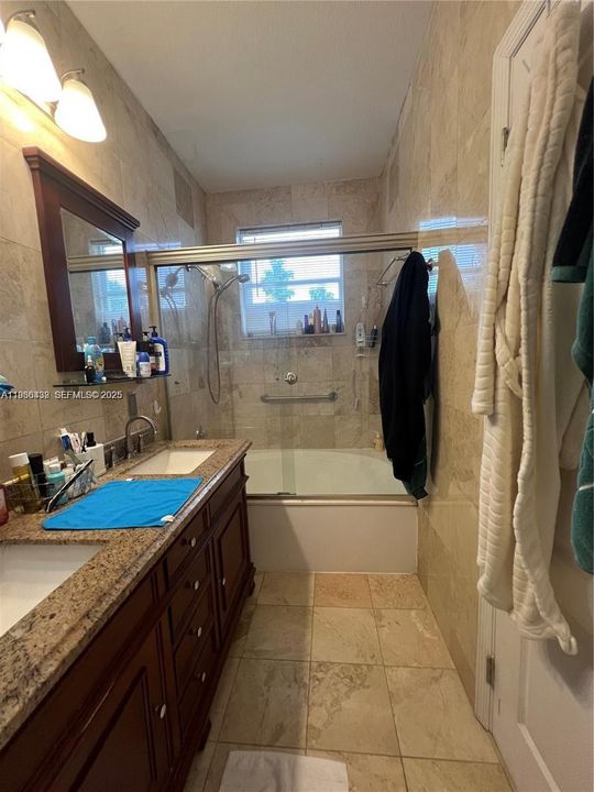 For Sale: $476,000 (2 beds, 2 baths, 1352 Square Feet)