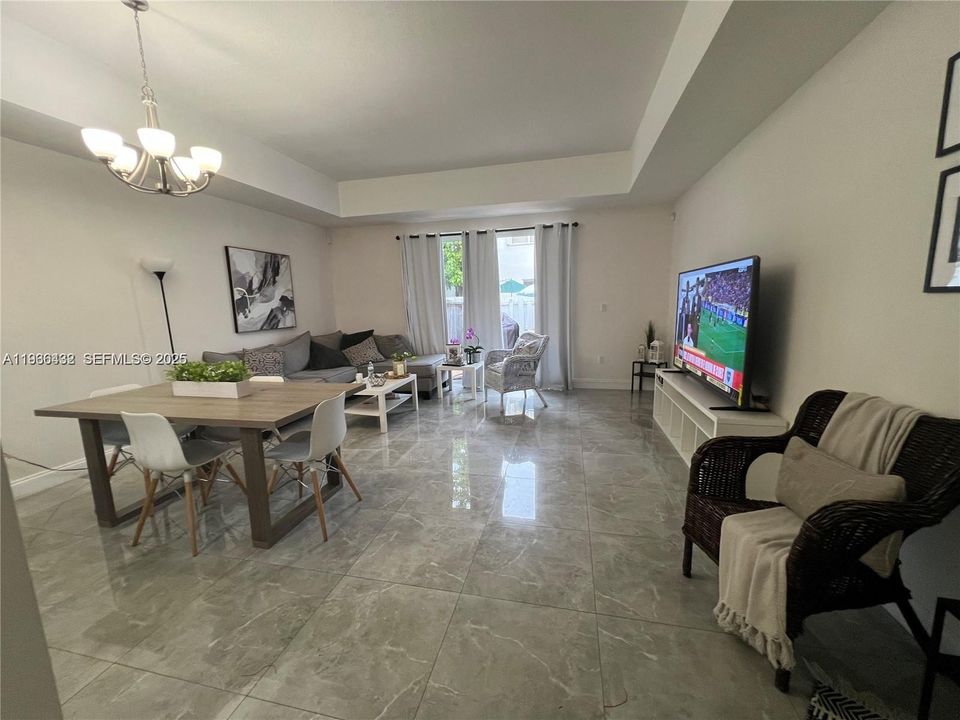 For Sale: $476,000 (2 beds, 2 baths, 1352 Square Feet)