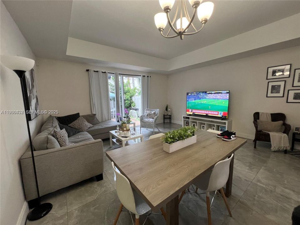 For Sale: $476,000 (2 beds, 2 baths, 1352 Square Feet)