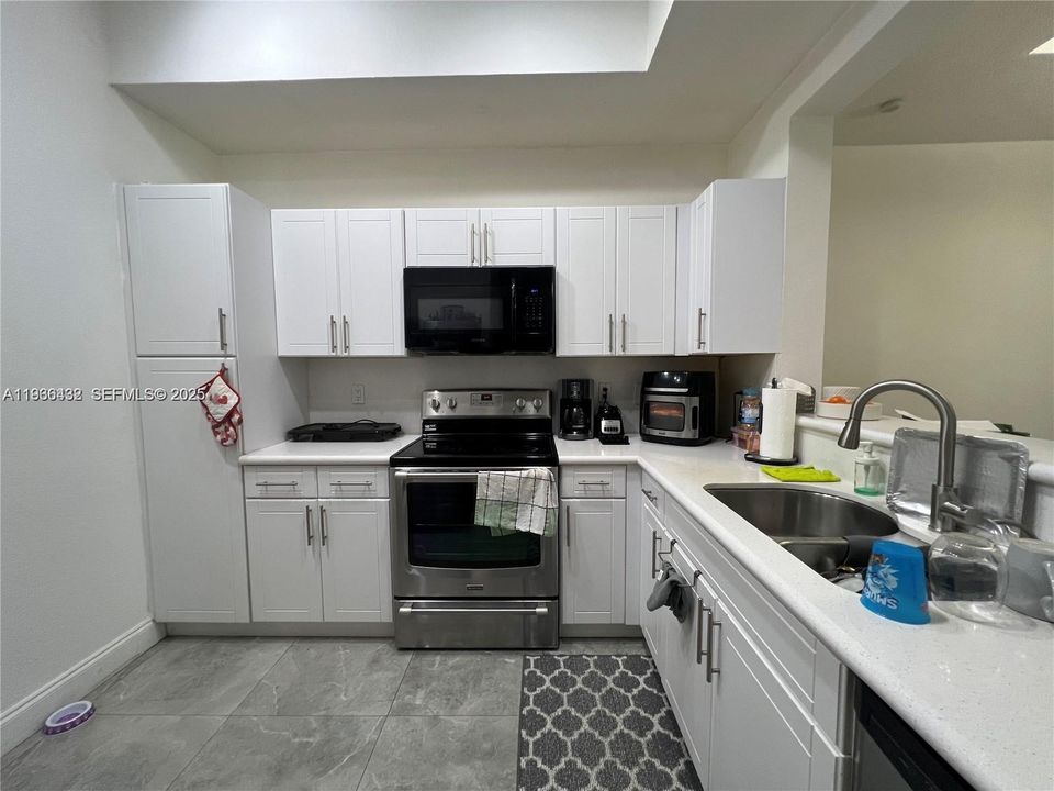 For Sale: $476,000 (2 beds, 2 baths, 1352 Square Feet)