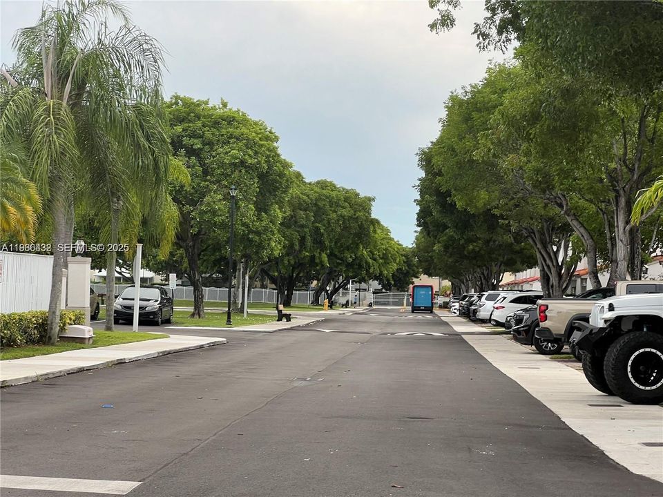 For Sale: $476,000 (2 beds, 2 baths, 1352 Square Feet)