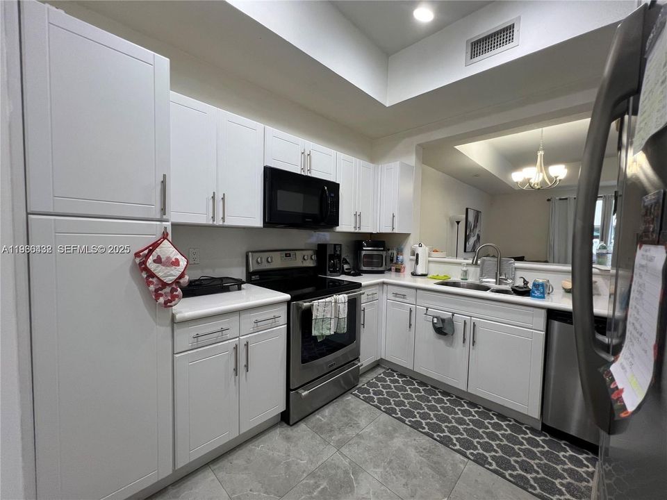 For Sale: $476,000 (2 beds, 2 baths, 1352 Square Feet)