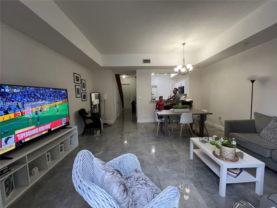 For Sale: $476,000 (2 beds, 2 baths, 1352 Square Feet)