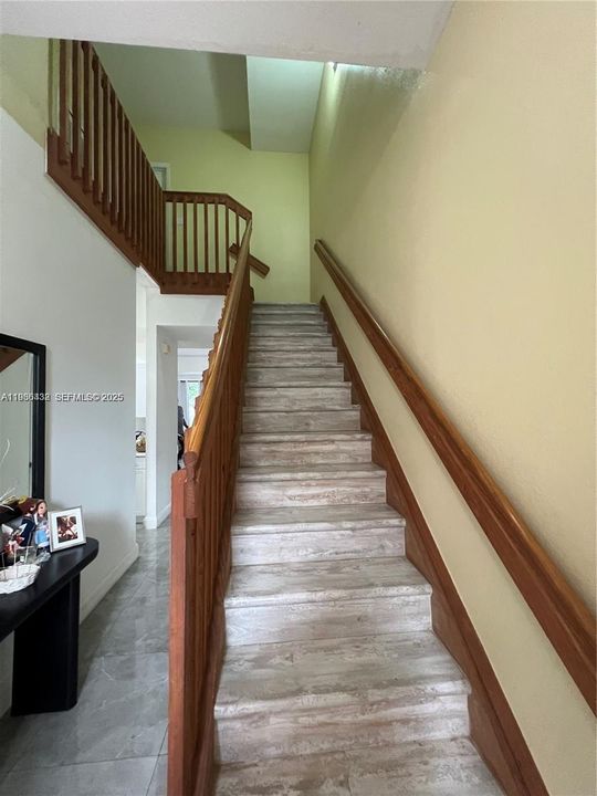 For Sale: $476,000 (2 beds, 2 baths, 1352 Square Feet)