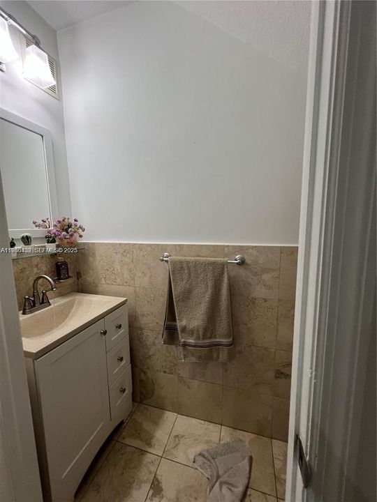 For Sale: $476,000 (2 beds, 2 baths, 1352 Square Feet)