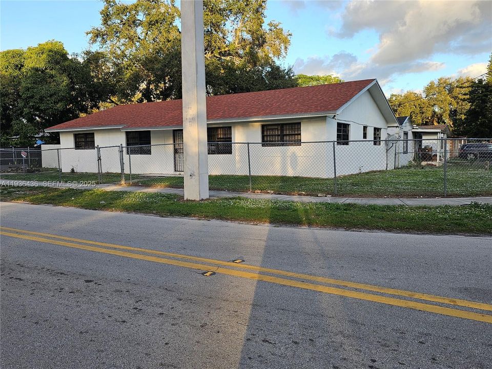 For Sale: $495,000 (4 beds, 2 baths, 1980 Square Feet)