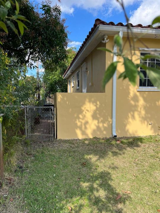 出租: $3,600 (3 贝兹, 2 浴室, 1423 平方英尺)