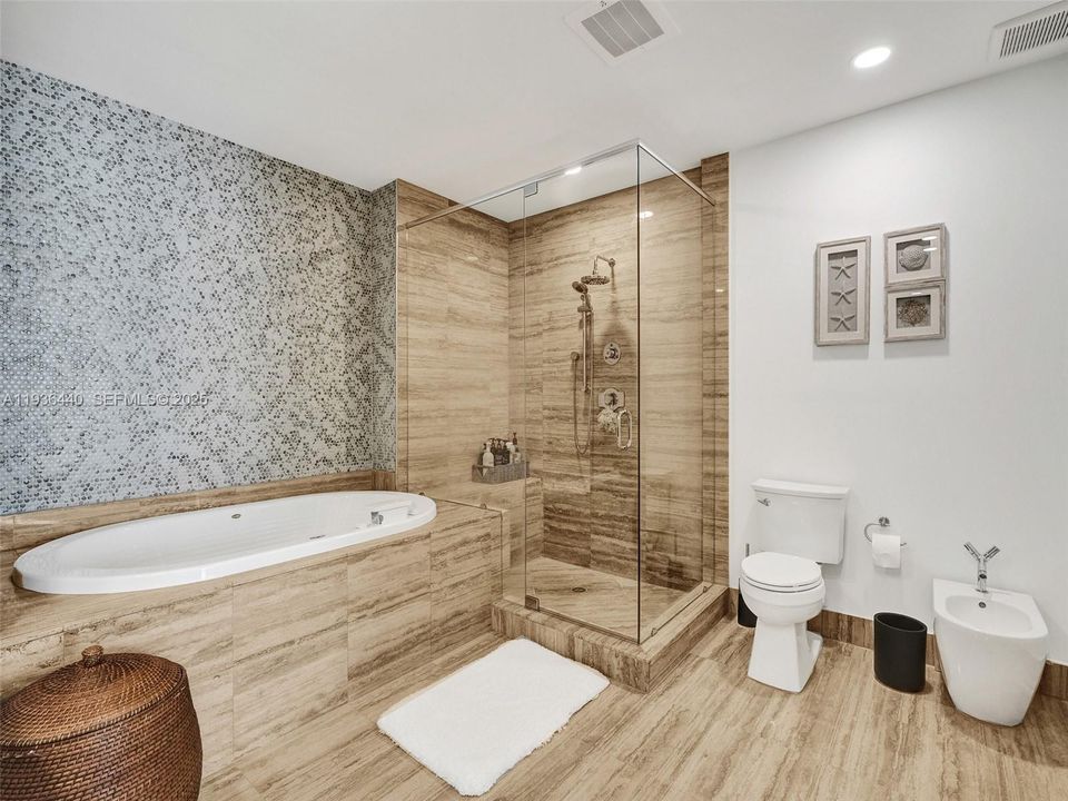 En Venta: $1,748,877 (3 camas, 3 baños, 1979 Pies cuadrados)