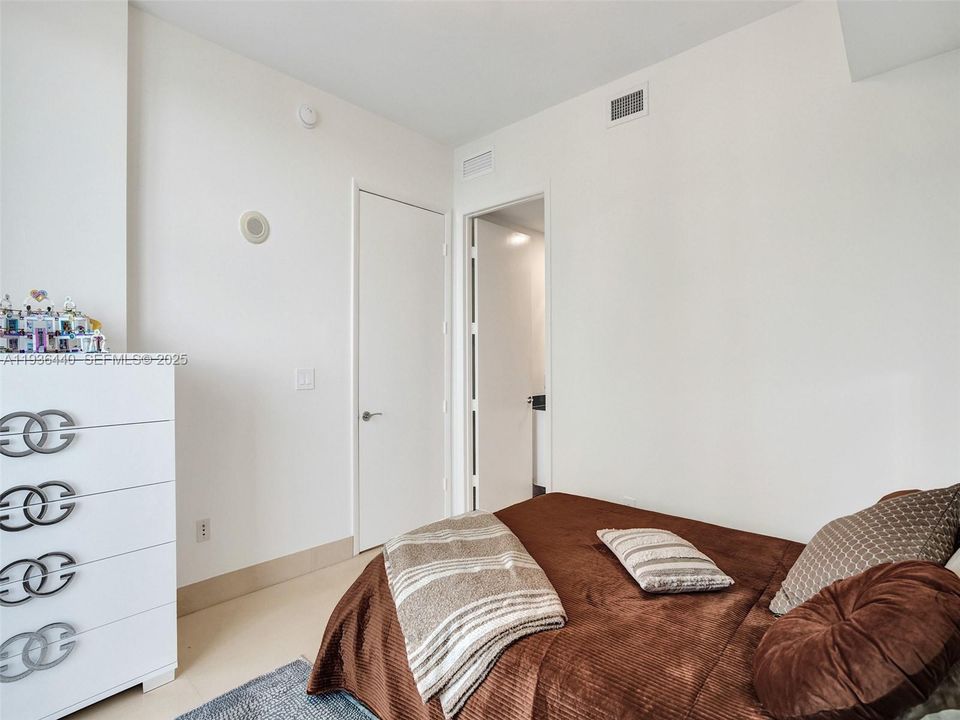 En Venta: $1,748,877 (3 camas, 3 baños, 1979 Pies cuadrados)