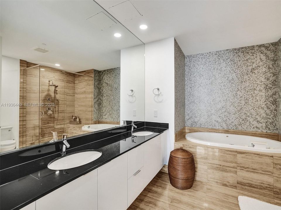 En Venta: $1,748,877 (3 camas, 3 baños, 1979 Pies cuadrados)