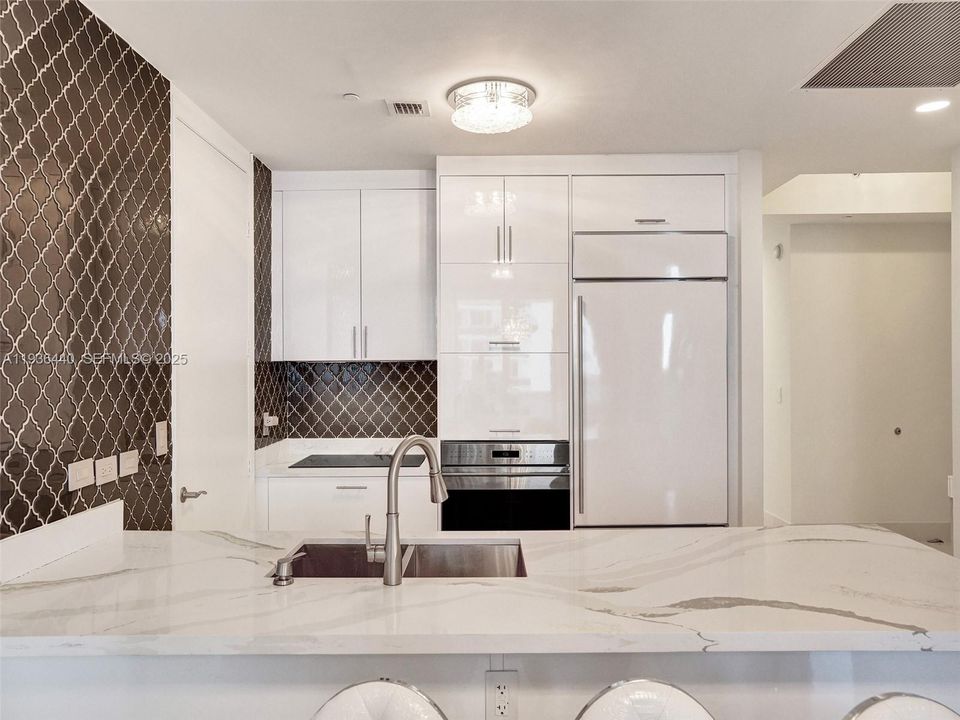 En Venta: $1,748,877 (3 camas, 3 baños, 1979 Pies cuadrados)