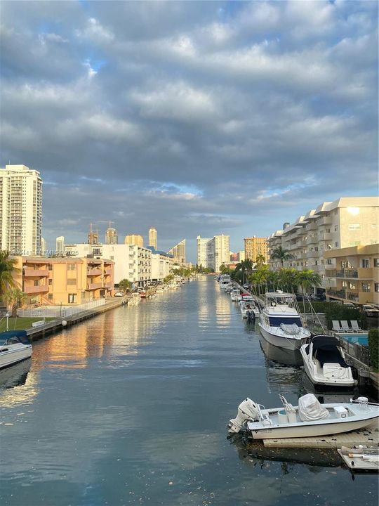 出租: $2,350 (2 贝兹, 2 浴室, 870 平方英尺)