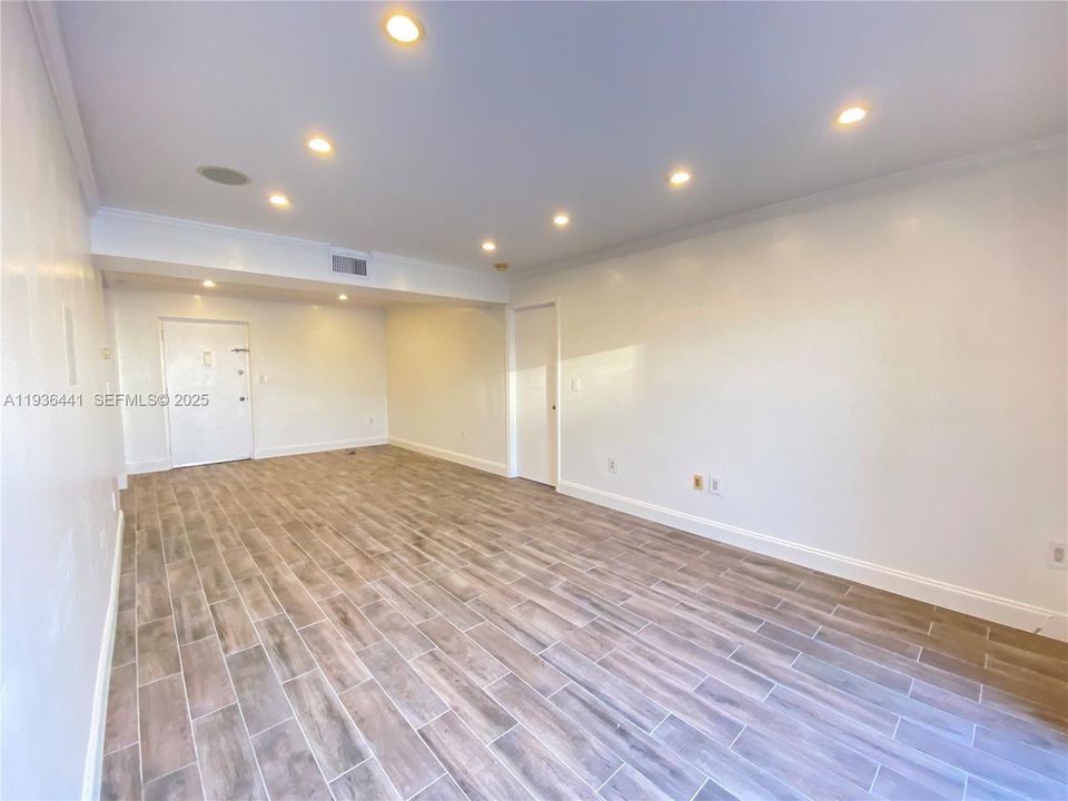 出租: $2,350 (2 贝兹, 2 浴室, 870 平方英尺)