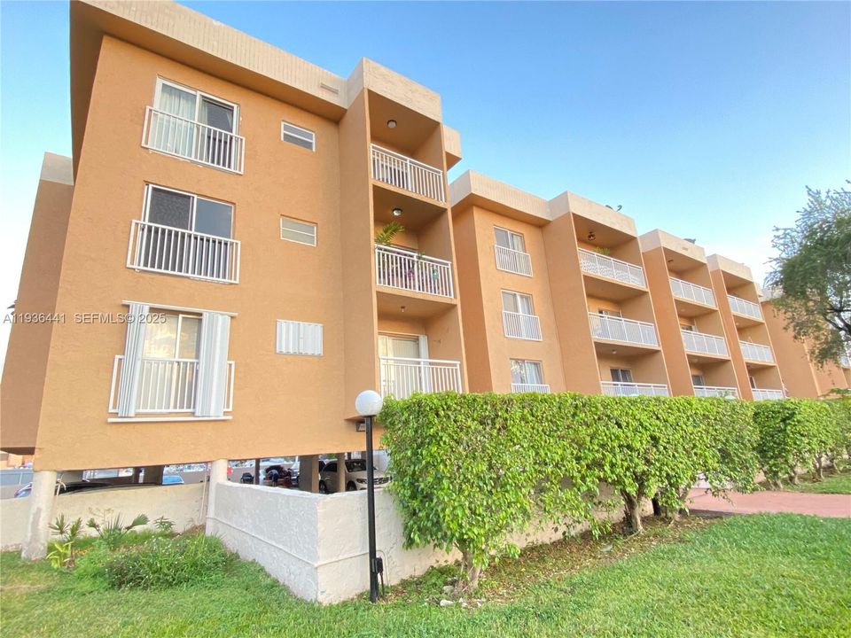 出租: $2,350 (2 贝兹, 2 浴室, 870 平方英尺)