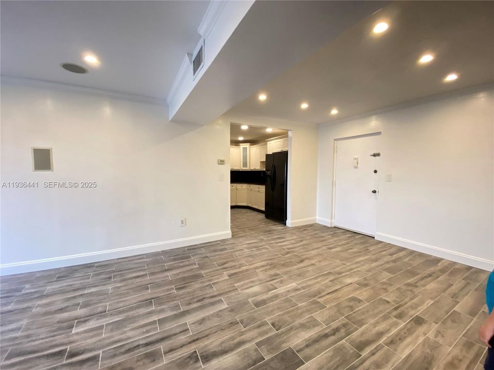 出租: $2,350 (2 贝兹, 2 浴室, 870 平方英尺)