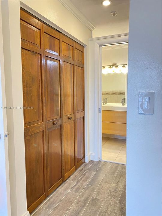 出租: $2,350 (2 贝兹, 2 浴室, 870 平方英尺)