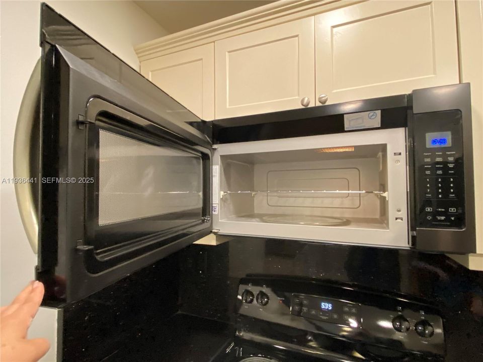 出租: $2,350 (2 贝兹, 2 浴室, 870 平方英尺)