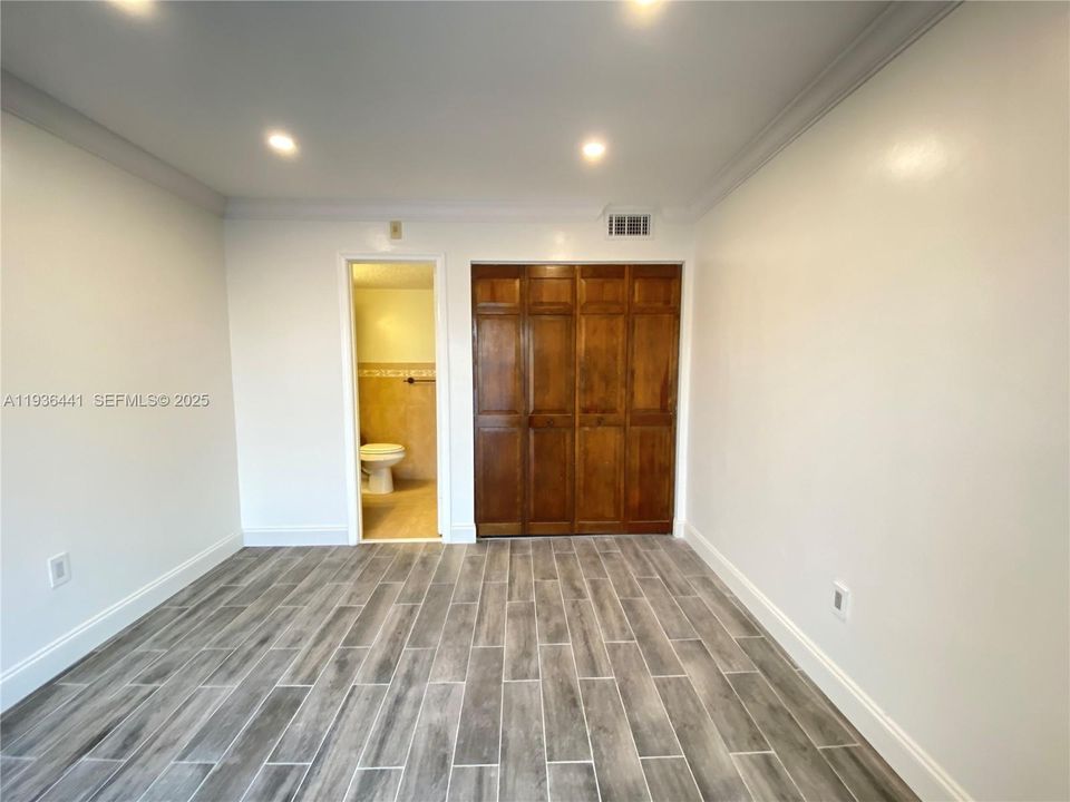 出租: $2,350 (2 贝兹, 2 浴室, 870 平方英尺)