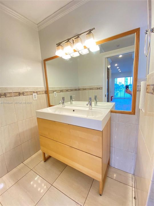 出租: $2,350 (2 贝兹, 2 浴室, 870 平方英尺)