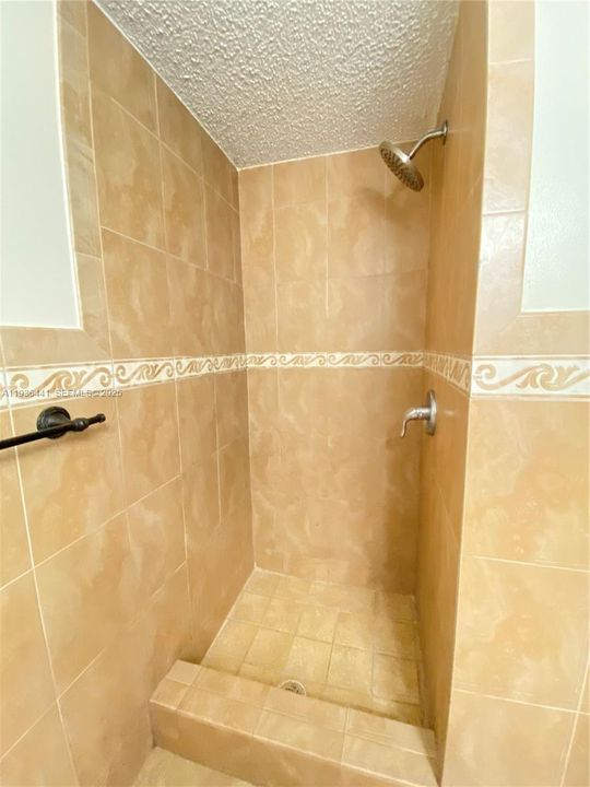 出租: $2,350 (2 贝兹, 2 浴室, 870 平方英尺)