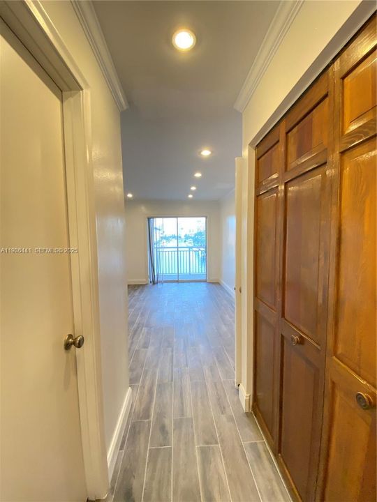 出租: $2,350 (2 贝兹, 2 浴室, 870 平方英尺)