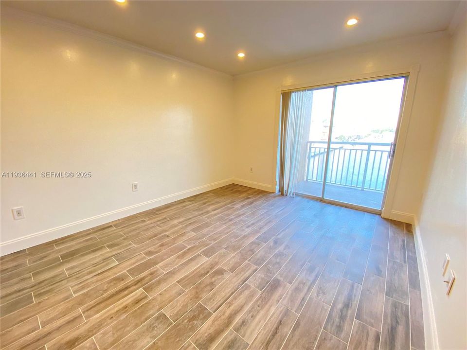 出租: $2,350 (2 贝兹, 2 浴室, 870 平方英尺)