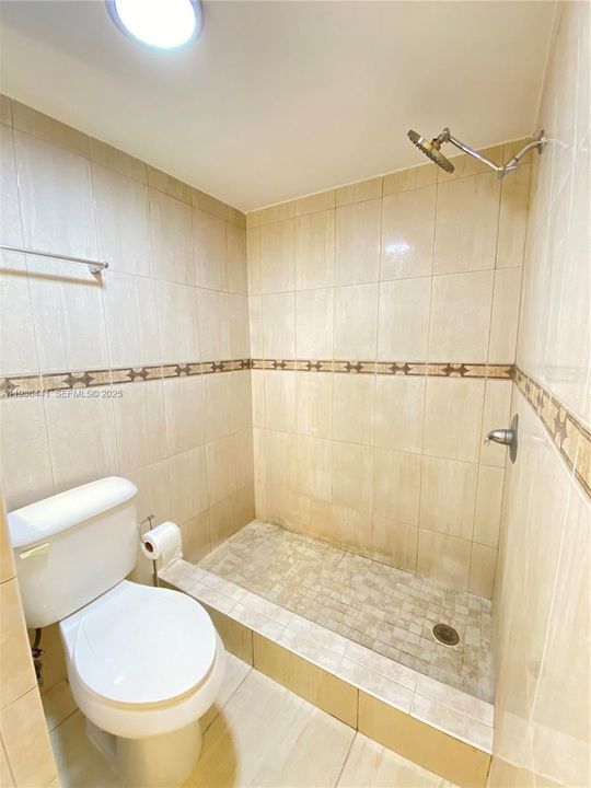 出租: $2,350 (2 贝兹, 2 浴室, 870 平方英尺)