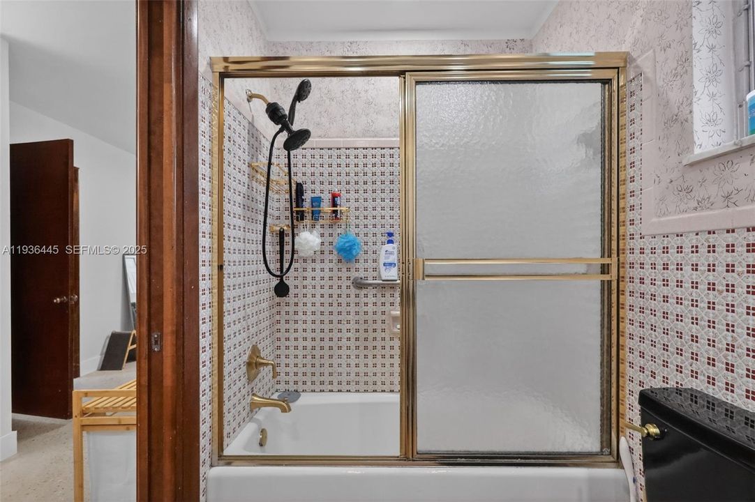 For Rent: $4,850 (5 beds, 2 baths, 3526 Square Feet)