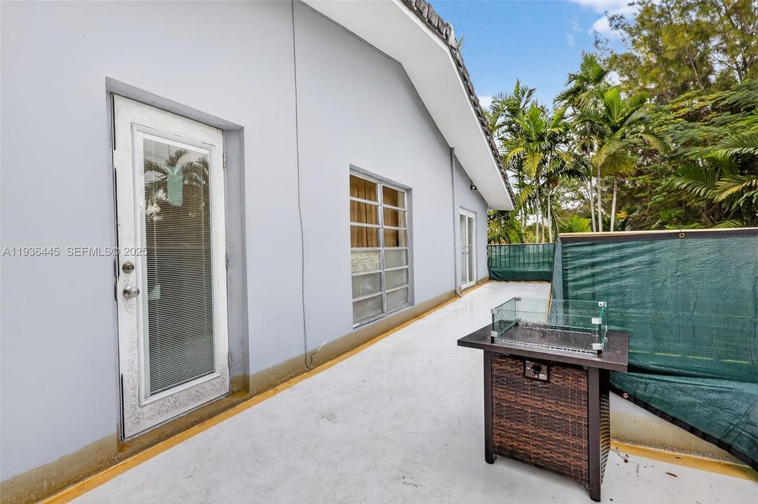 For Rent: $4,850 (5 beds, 2 baths, 3526 Square Feet)