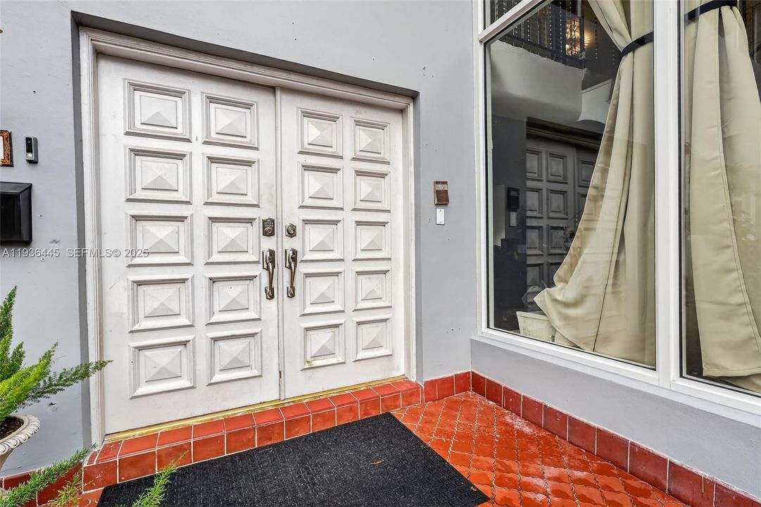 For Rent: $4,850 (5 beds, 2 baths, 3526 Square Feet)