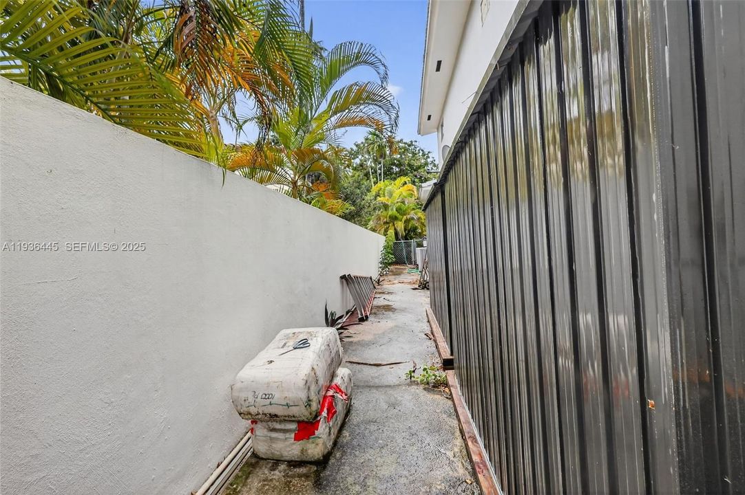 For Rent: $4,850 (5 beds, 2 baths, 3526 Square Feet)