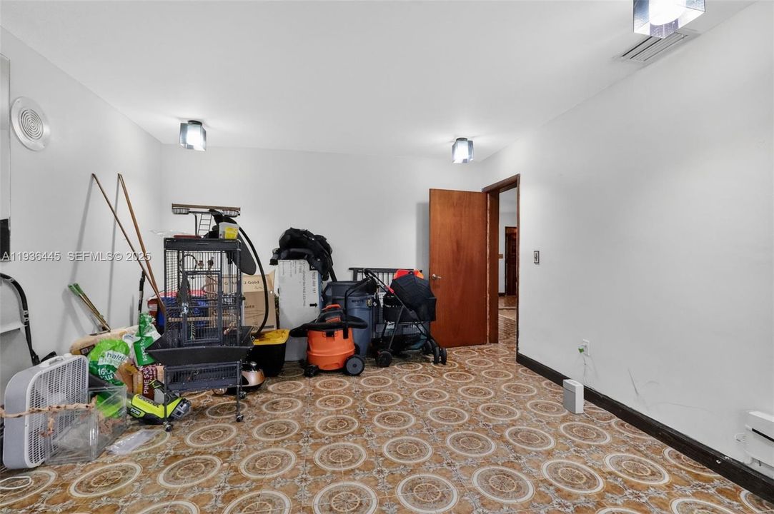 For Rent: $4,850 (5 beds, 2 baths, 3526 Square Feet)