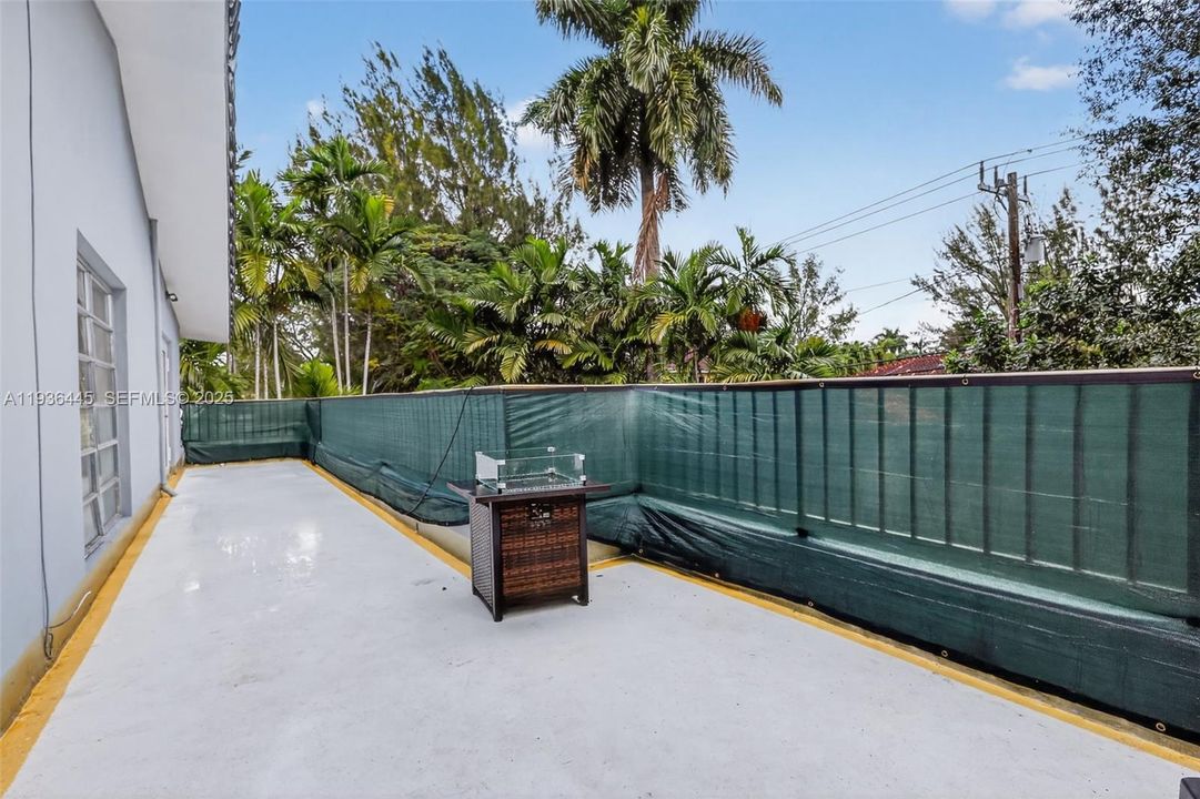 For Rent: $4,850 (5 beds, 2 baths, 3526 Square Feet)