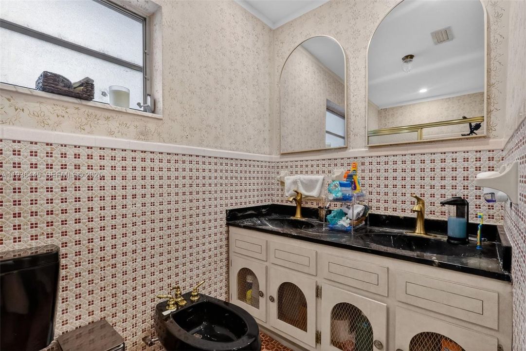 For Rent: $4,850 (5 beds, 2 baths, 3526 Square Feet)