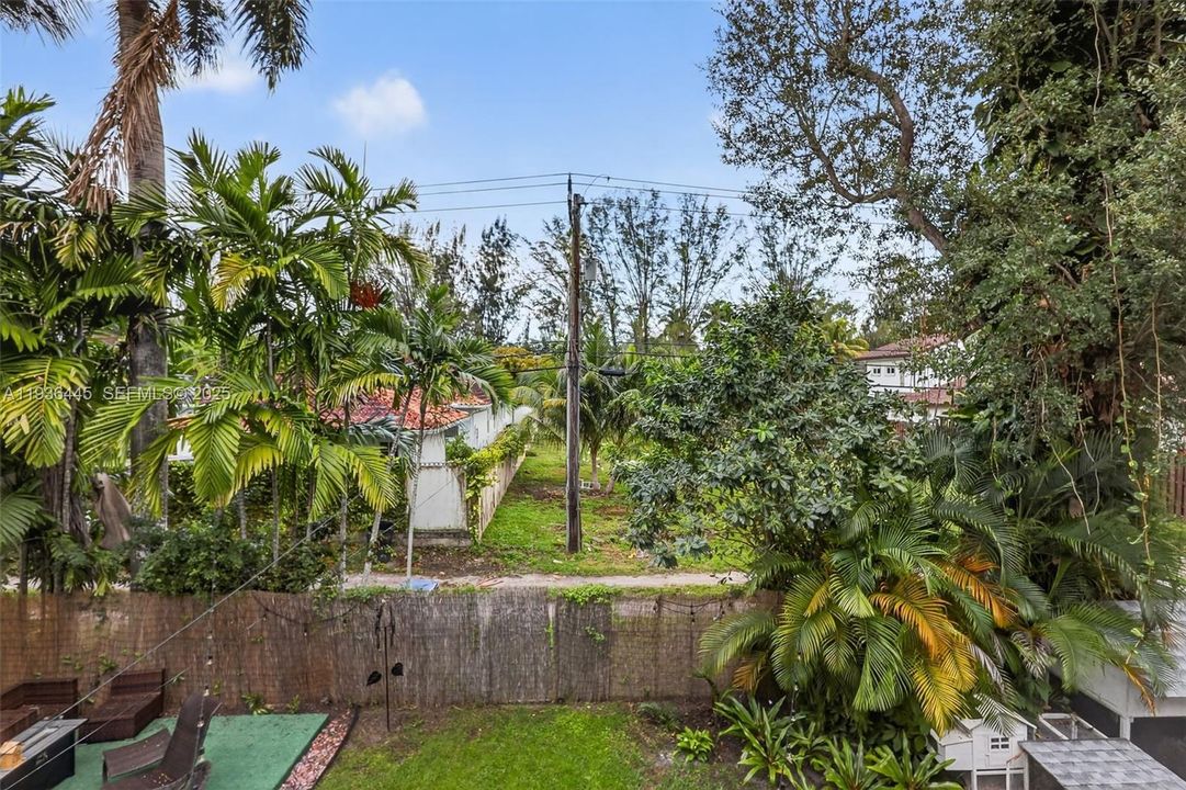 For Rent: $4,850 (5 beds, 2 baths, 3526 Square Feet)