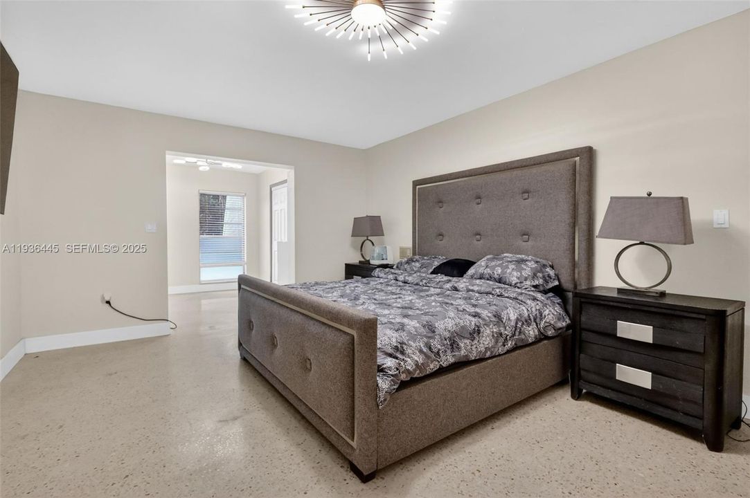 For Rent: $4,850 (5 beds, 2 baths, 3526 Square Feet)