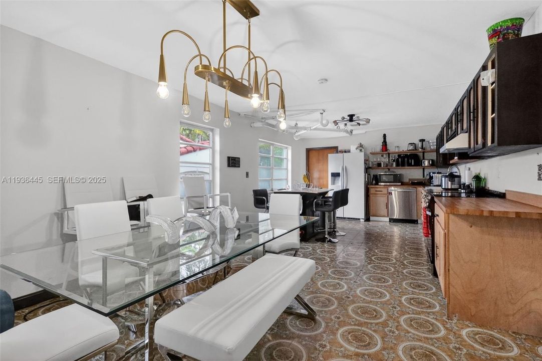 For Rent: $4,850 (5 beds, 2 baths, 3526 Square Feet)