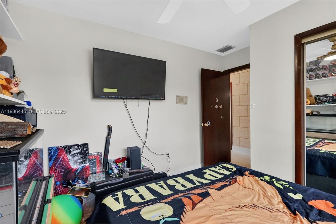 For Rent: $4,850 (5 beds, 2 baths, 3526 Square Feet)