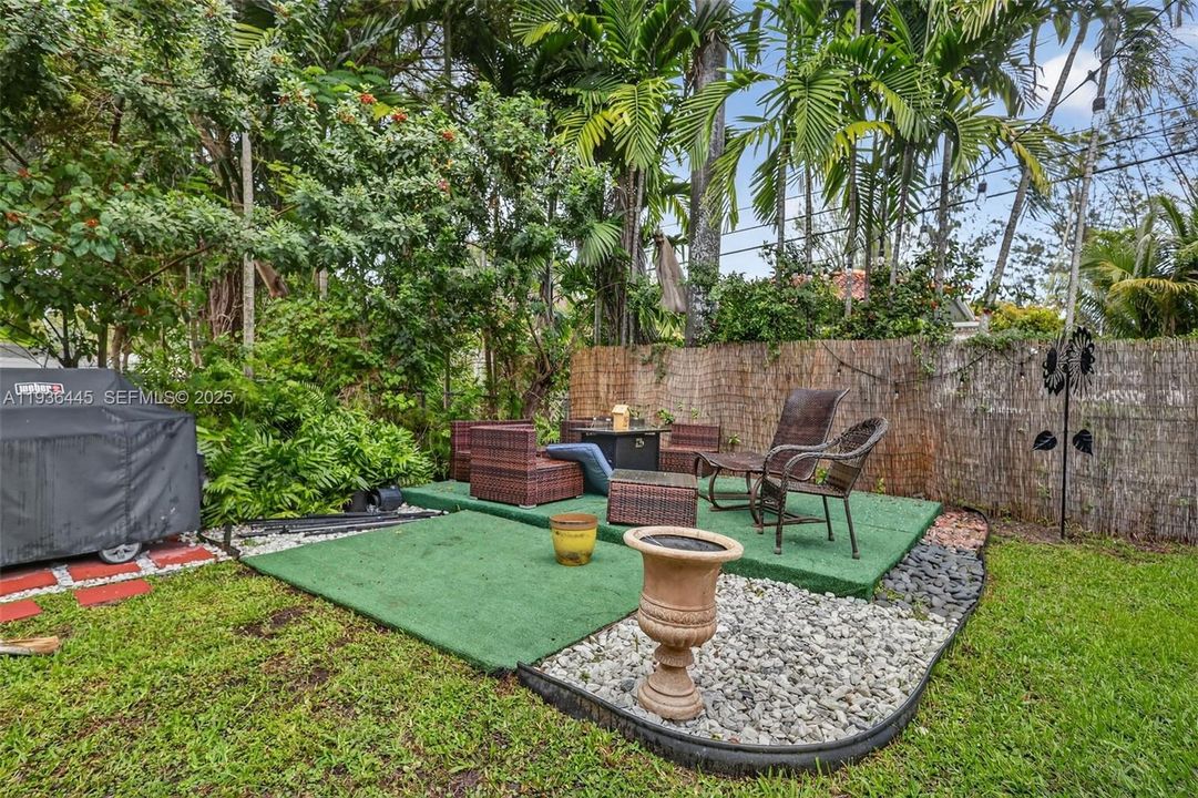 For Rent: $4,850 (5 beds, 2 baths, 3526 Square Feet)