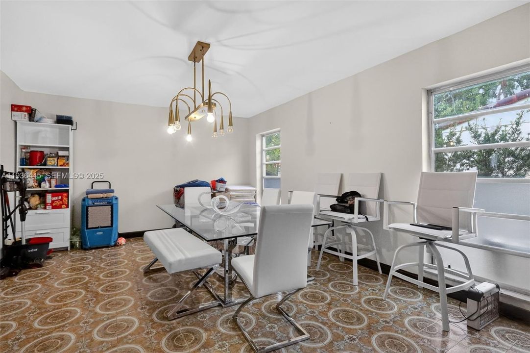 For Rent: $4,850 (5 beds, 2 baths, 3526 Square Feet)