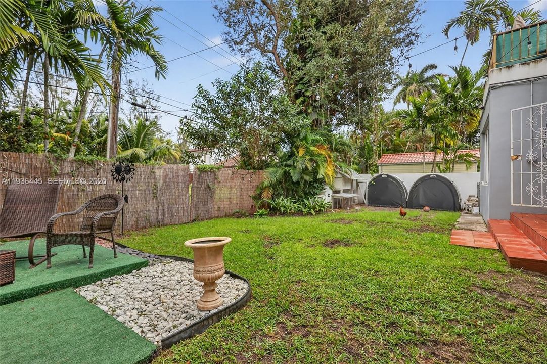 For Rent: $4,850 (5 beds, 2 baths, 3526 Square Feet)