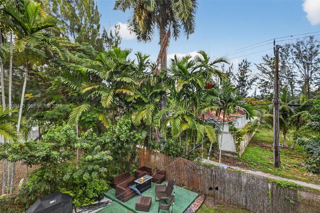 For Rent: $4,850 (5 beds, 2 baths, 3526 Square Feet)