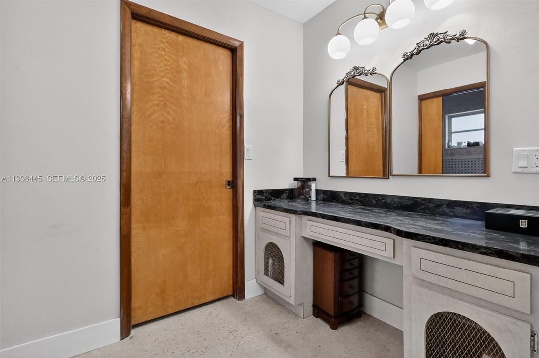 For Rent: $4,850 (5 beds, 2 baths, 3526 Square Feet)