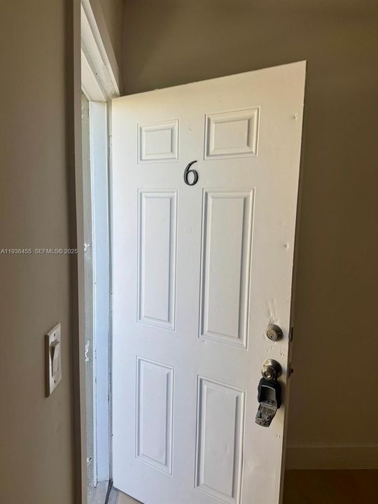 В аренду: $1,599 (1 спален, 1 ванн, 3296 Квадратных фут)